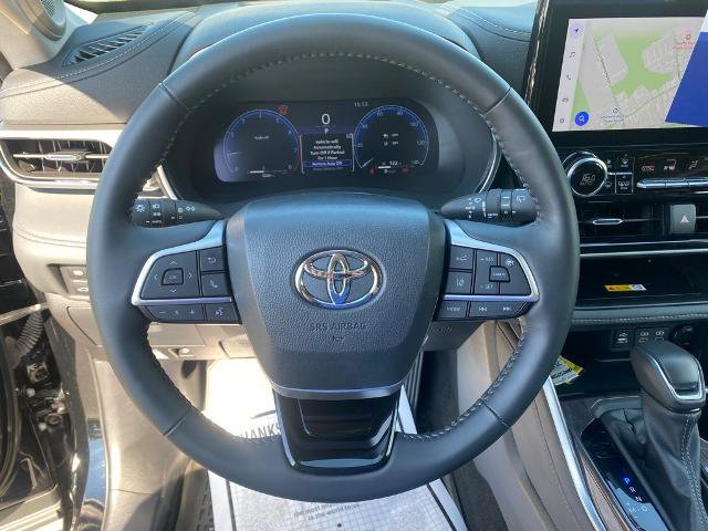 Used 2024 Toyota Highlander Platinum image 17