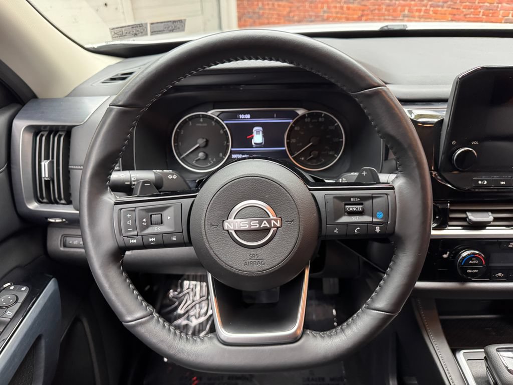 Used 2025 Nissan Pathfinder SL AWD/4WD image 13