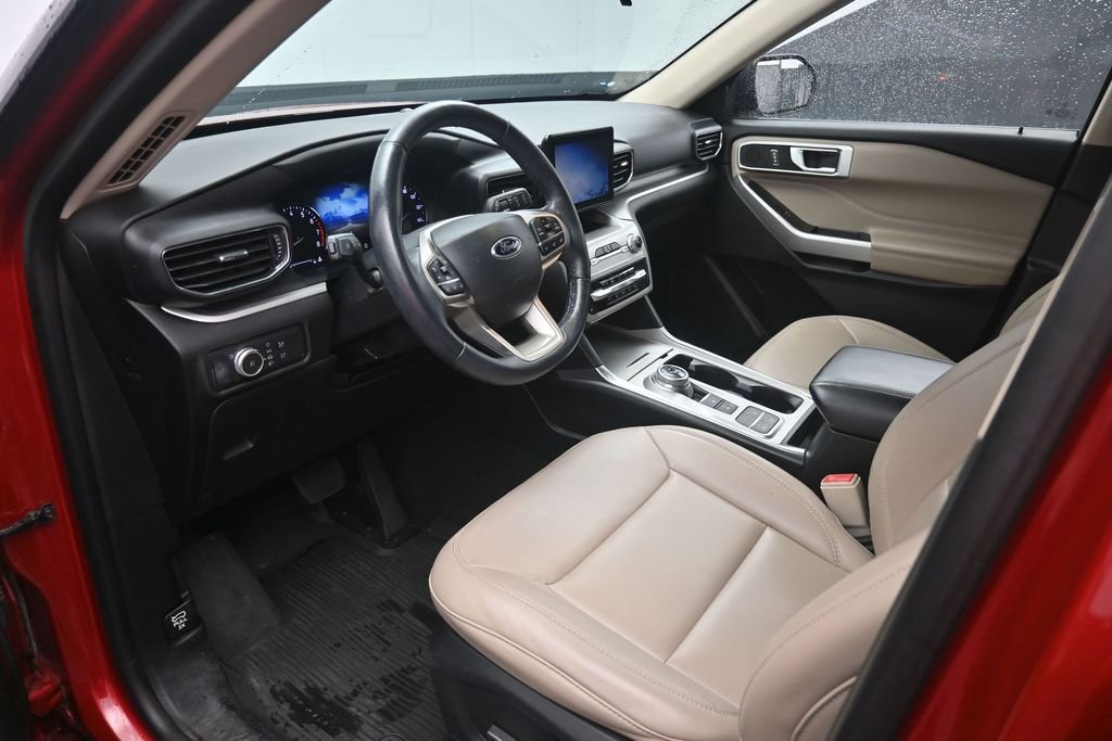 Certified 2022 Ford Explorer XLT w/ Equipment Group 202A RWD image 19