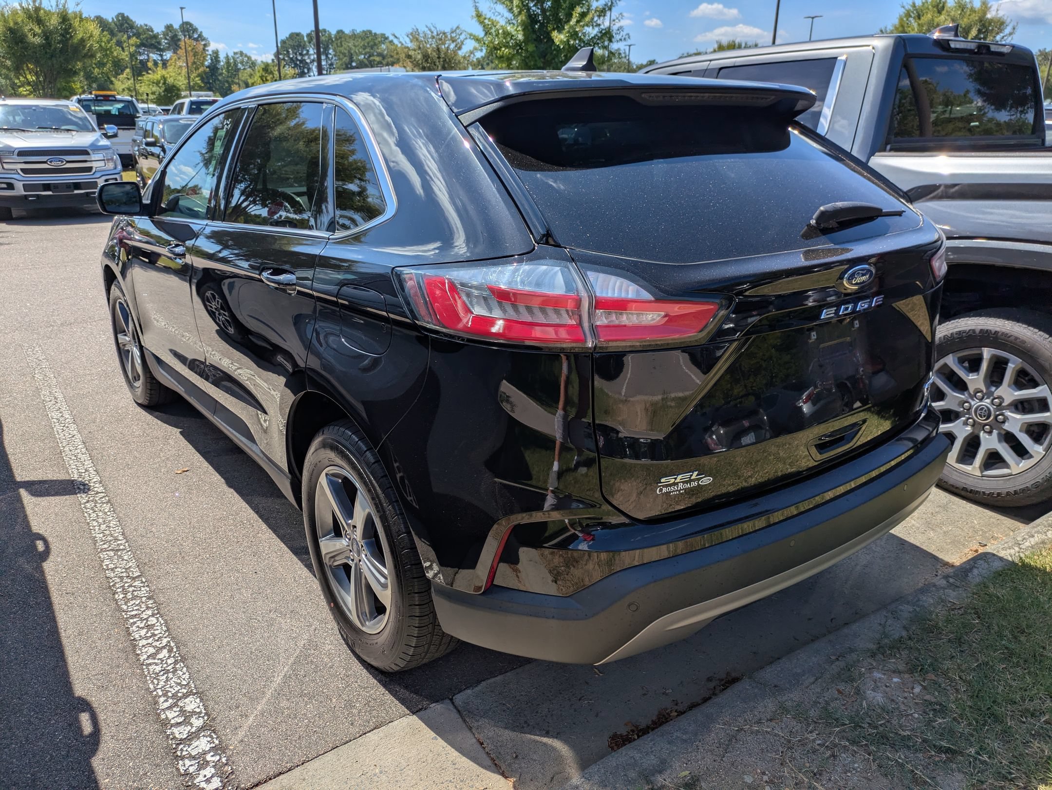 Certified 2022 Ford Edge SEL w/ Convenience Package AWD/4WD image 4