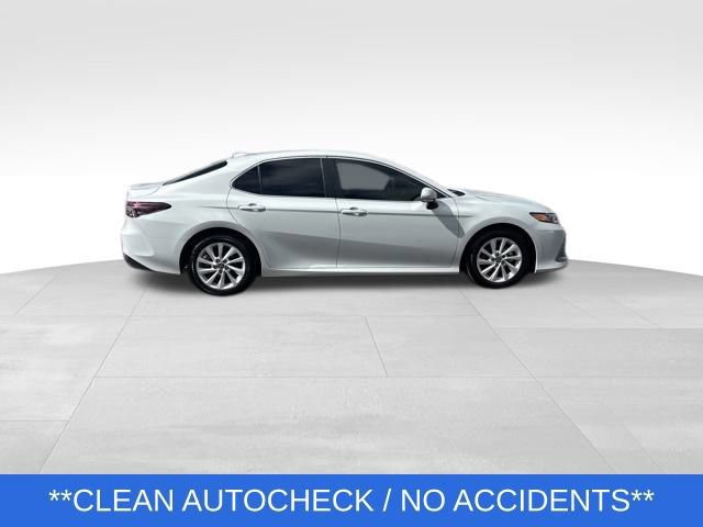 Used 2024 Toyota Camry LE w/ Convenience Package FWD image 5
