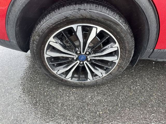 Certified 2022 Ford Escape SEL w/ SEL Stealth AWD Package image 9