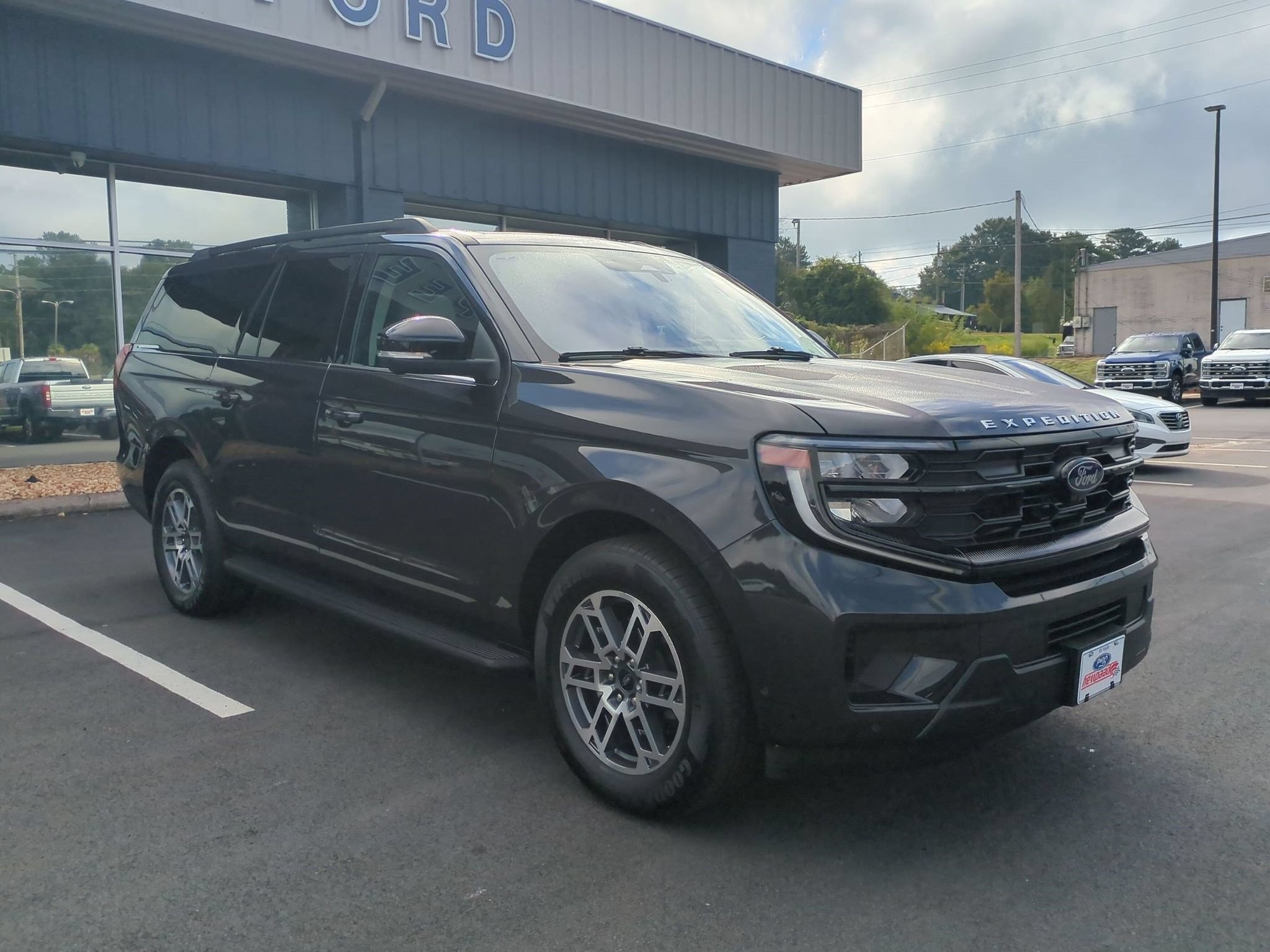 Certified 2025 Ford Expedition Max Active RWD image 3