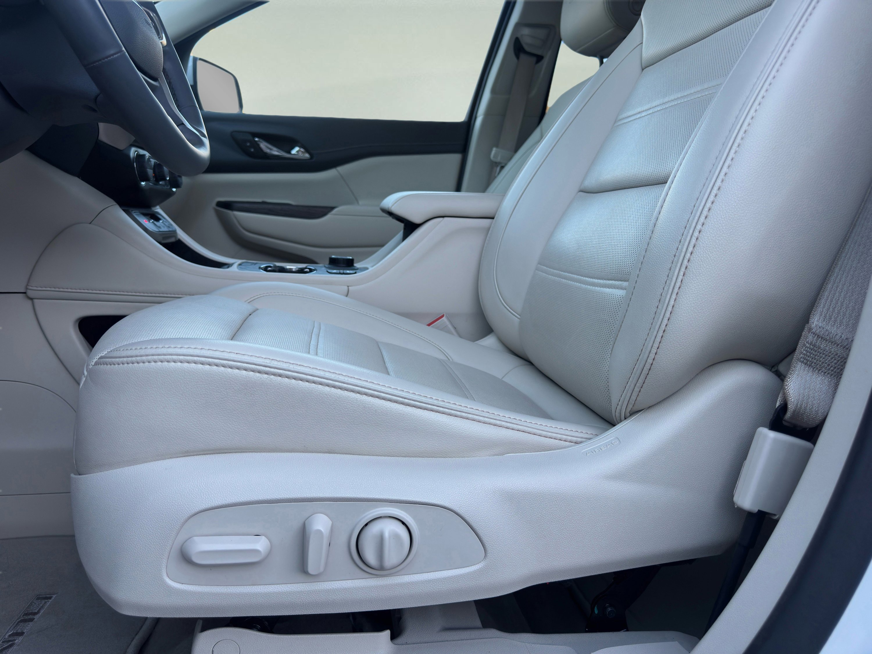 Used 2023 GMC Acadia Denali w/ Denali Ultimate Package image 7