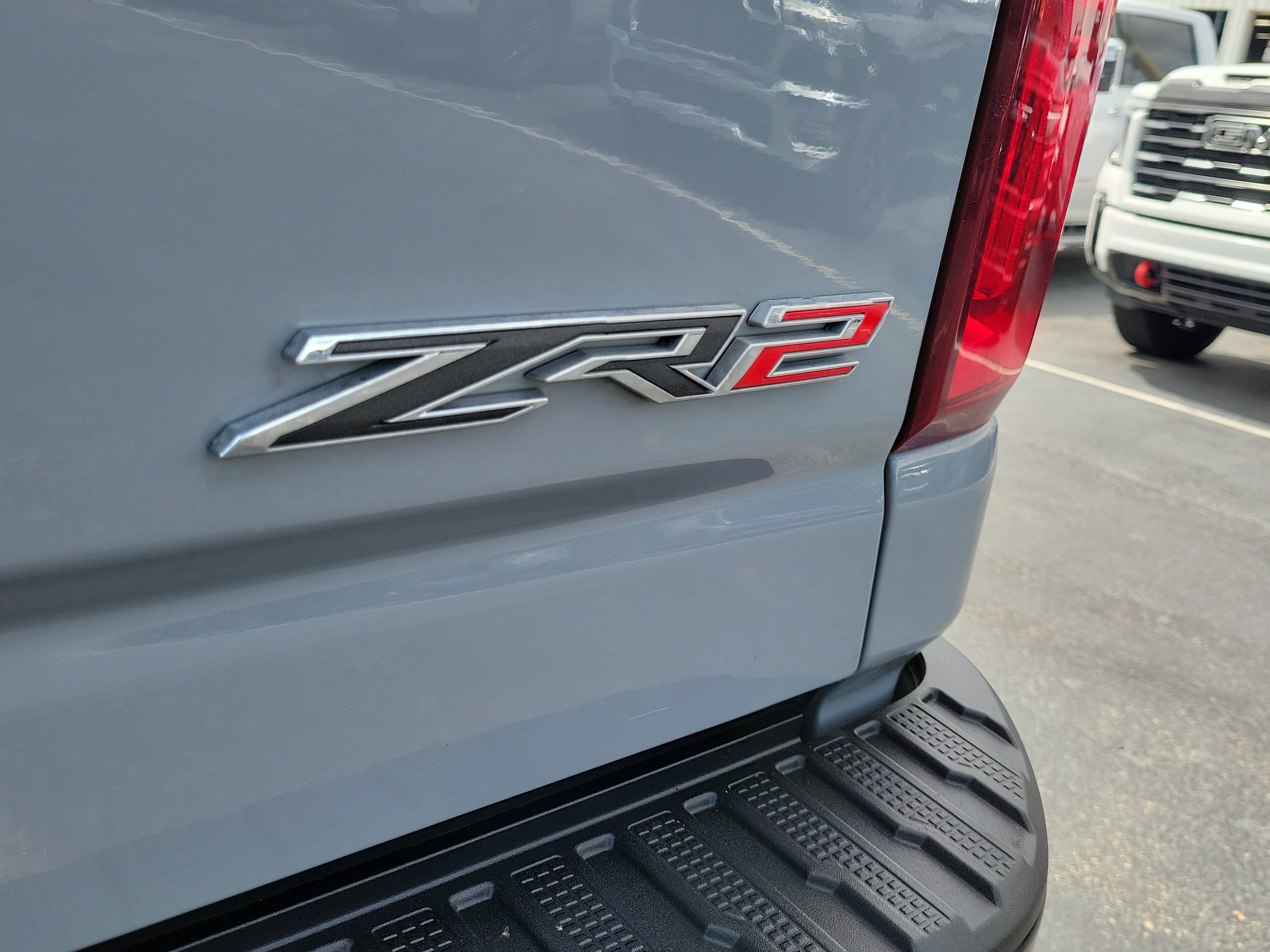Used 2024 Chevrolet Silverado 2500 ZR2 w/ Technology Package AWD/4WD image 9