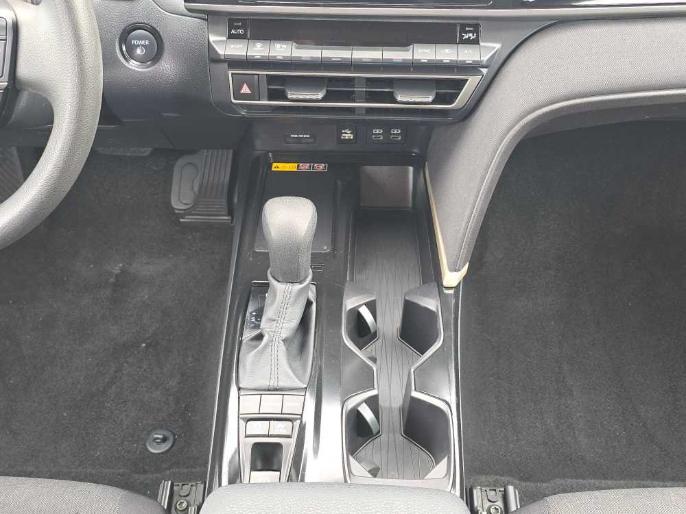 Used 2025 Toyota Camry LE FWD image 13
