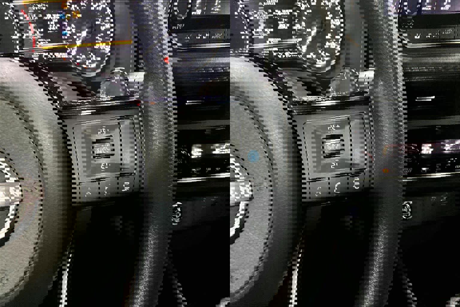 Used 2023 Nissan Rogue SV image 24