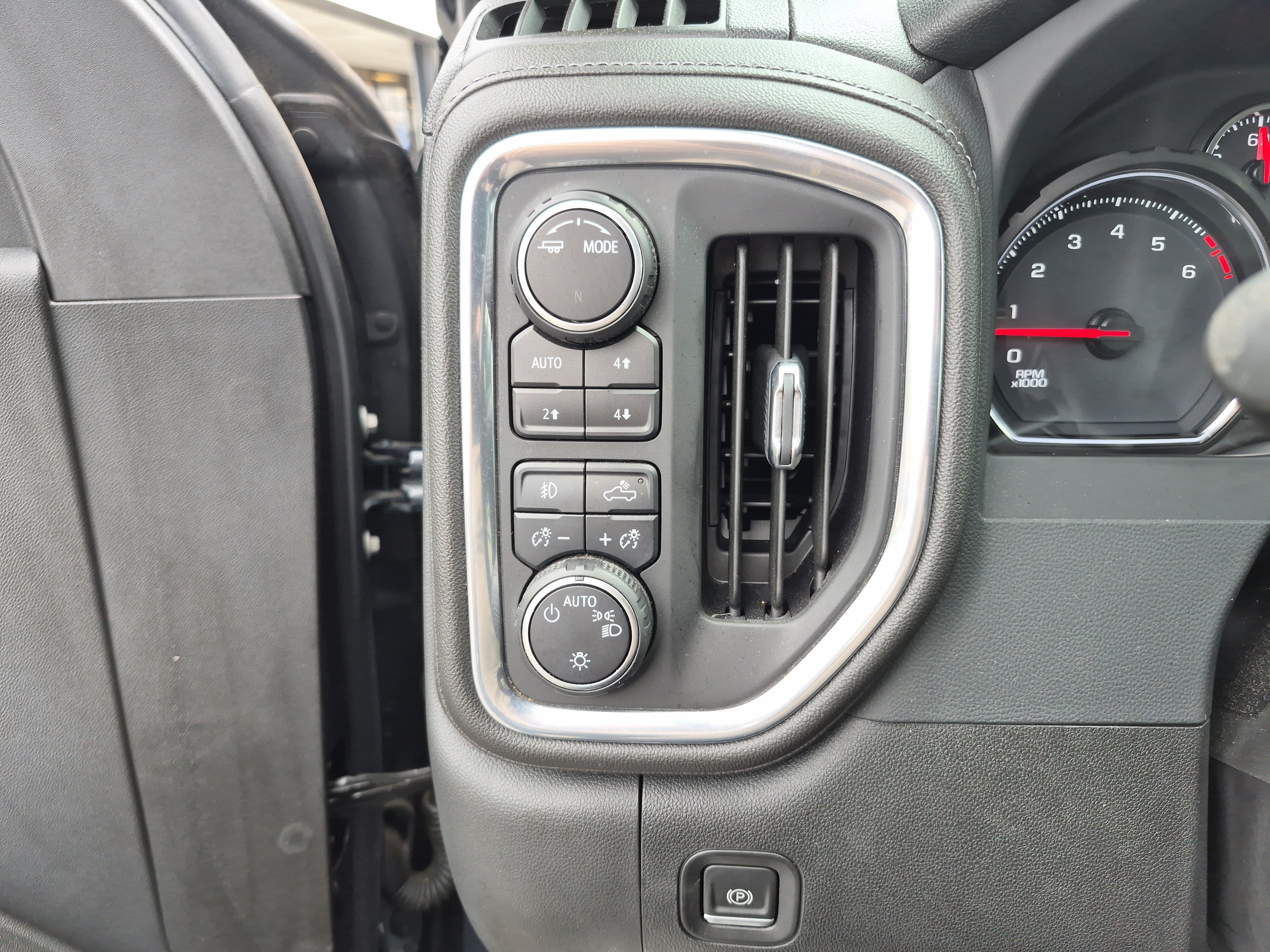 Used 2021 Chevrolet Silverado 1500 LT Trail Boss w/ Convenience Package II AWD/4WD image 23