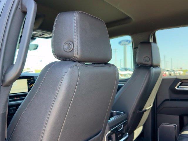 Used 2023 Chevrolet Silverado 1500 High Country w/ Technology Package AWD/4WD image 24