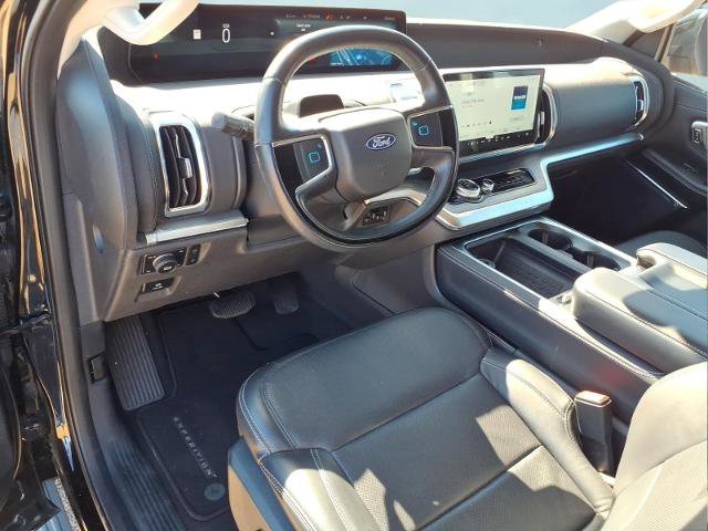 Certified 2025 Ford Expedition Platinum w/ Driver's Package AWD/4WD image 4