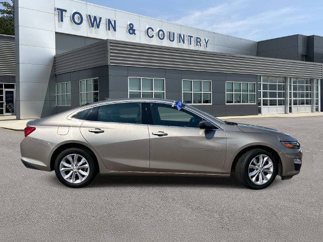 Used 2025 Chevrolet Malibu LT FWD image 2