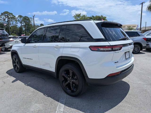 Used 2023 Jeep Grand Cherokee Altitude AWD/4WD image 5