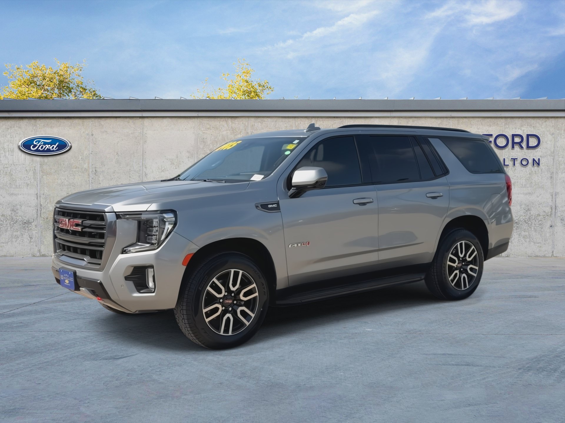 Used 2024 GMC Yukon AT4 w/ Technology Package AWD/4WD image 4