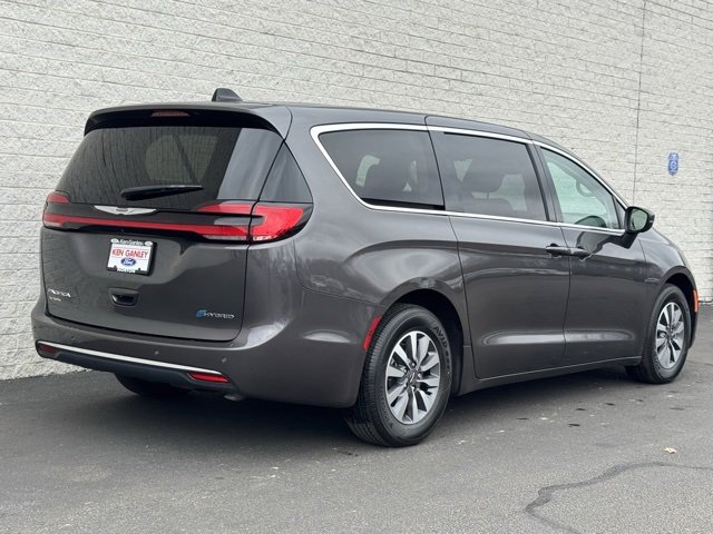 Used 2023 Chrysler Pacifica Touring-L image 9