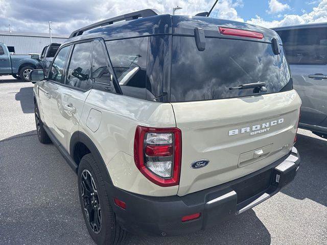 Certified 2025 Ford Bronco Sport Outer Banks w/ Outer Banks Tech Package+ AWD/4WD image 3