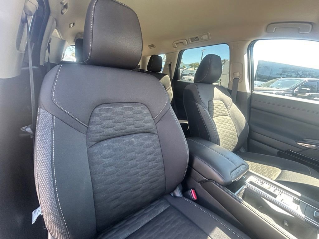 Used 2025 Nissan Pathfinder SV image 23