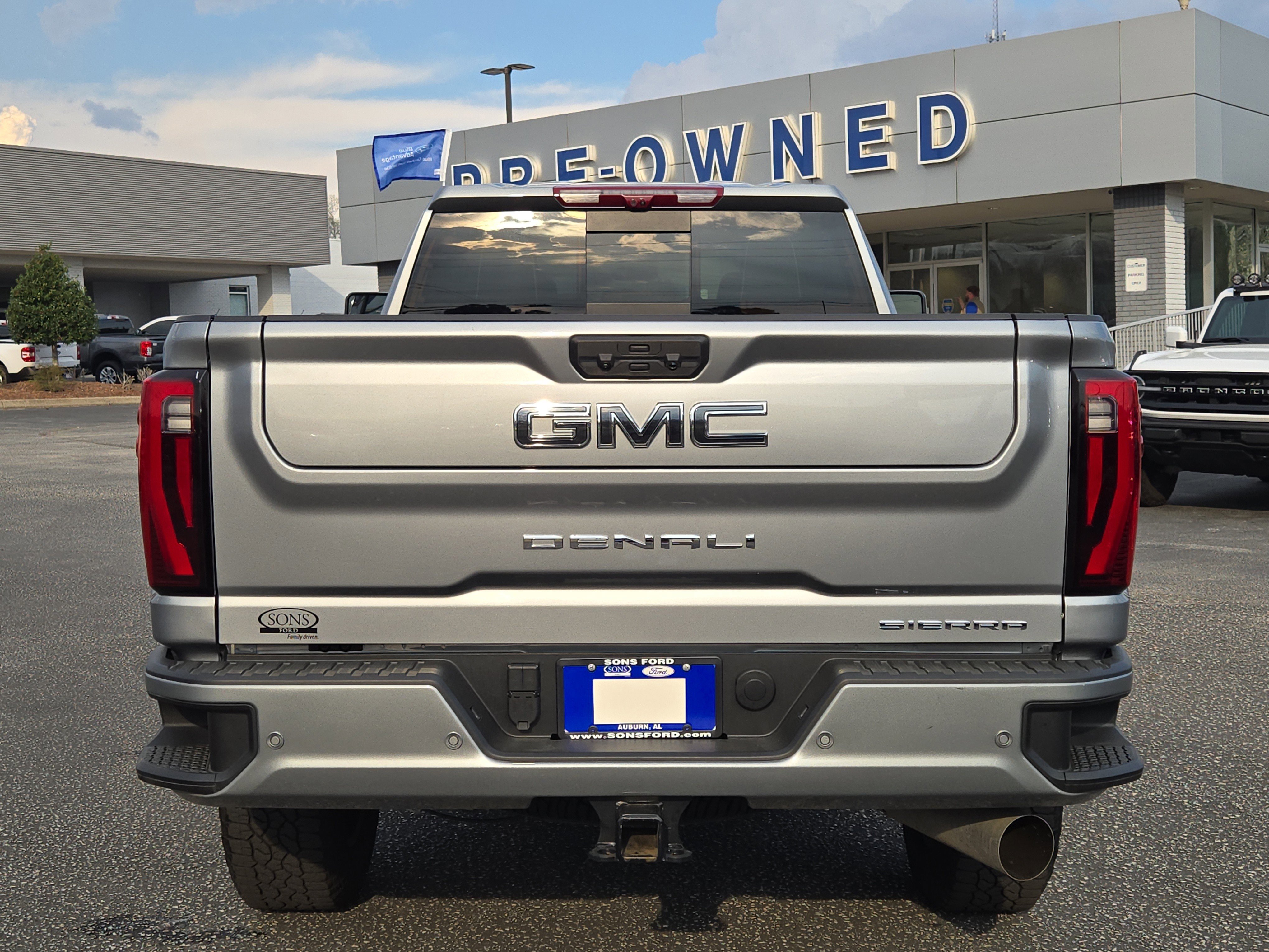 Used 2026 GMC Sierra 3500 Denali Ultimate image 5