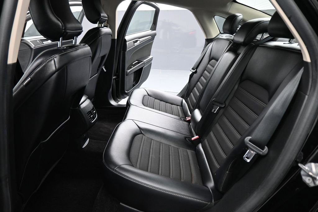 Certified 2017 Ford Fusion SE w/ Equipment Group 201A FWD image 17