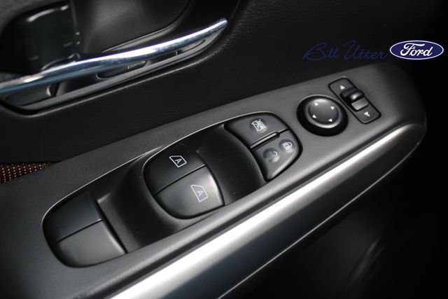 Used 2020 Nissan Kicks SR image 20