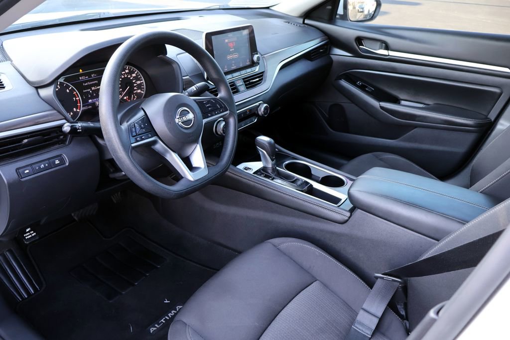 Used 2023 Nissan Altima 2.5 SV FWD image 3
