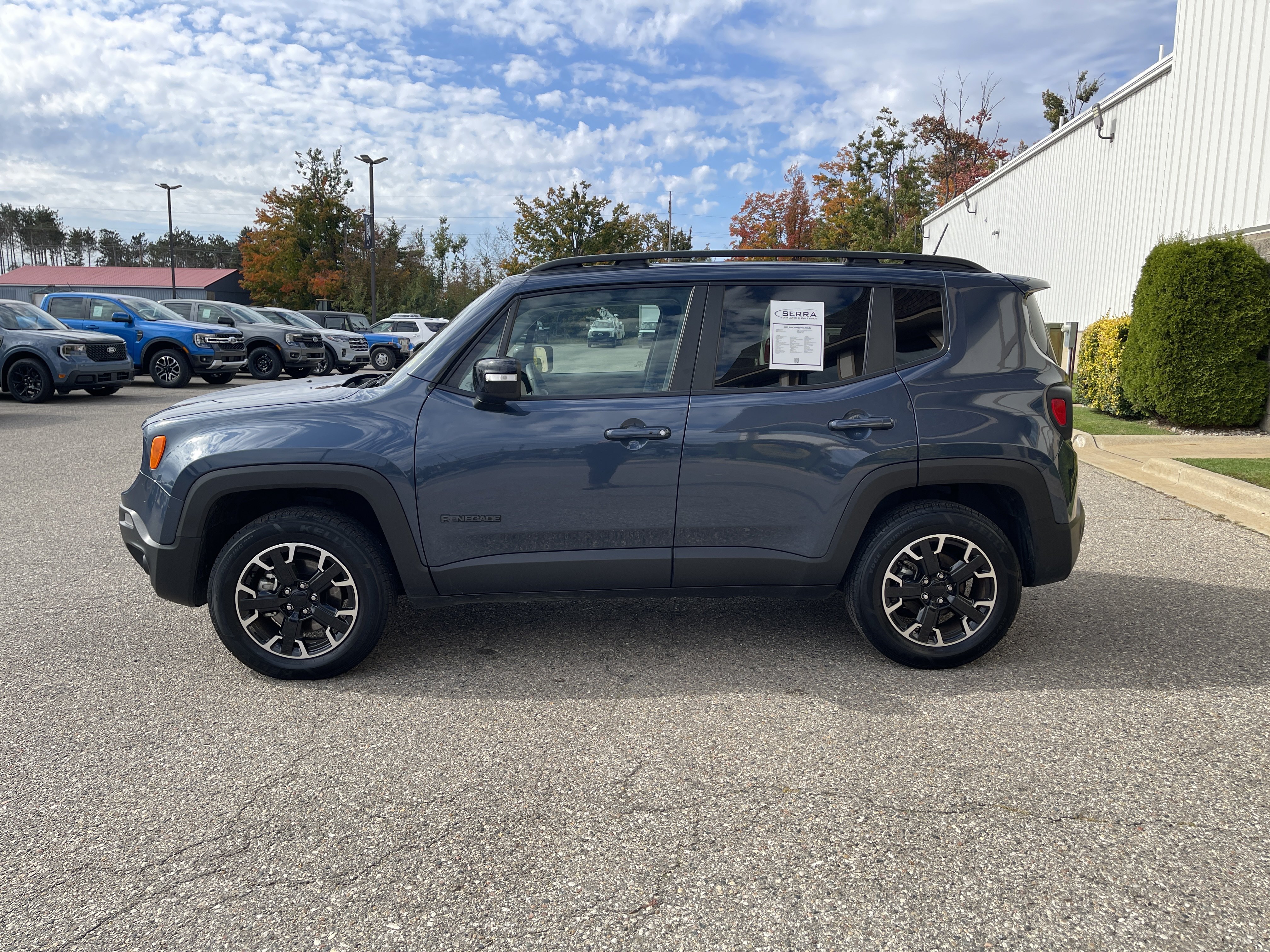 Used 2023 Jeep Renegade Latitude AWD/4WD image 7