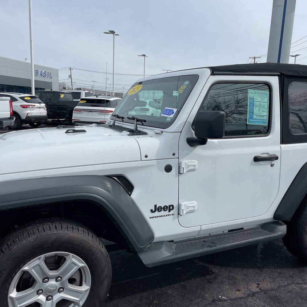 Used 2023 Jeep Wrangler Sport S image 2