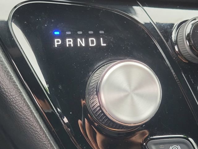 Used 2025 Chrysler Pacifica Select image 15