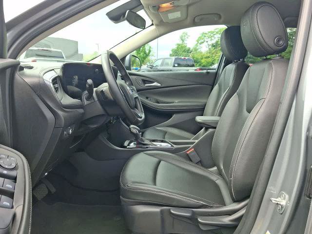 Used 2024 Buick Encore GX Sport Touring FWD image 17