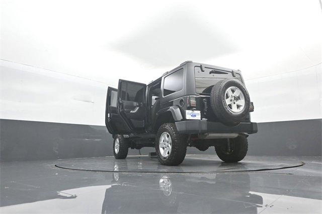 Used 2017 Jeep Wrangler Unlimited Sahara image 38