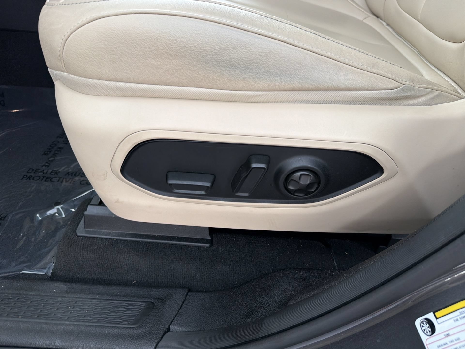 Used 2023 Jeep Grand Cherokee L Limited AWD/4WD image 21