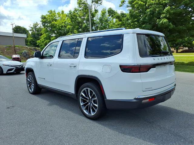 Used 2022 Jeep Wagoneer Series III w/ Premium Group I AWD/4WD image 2