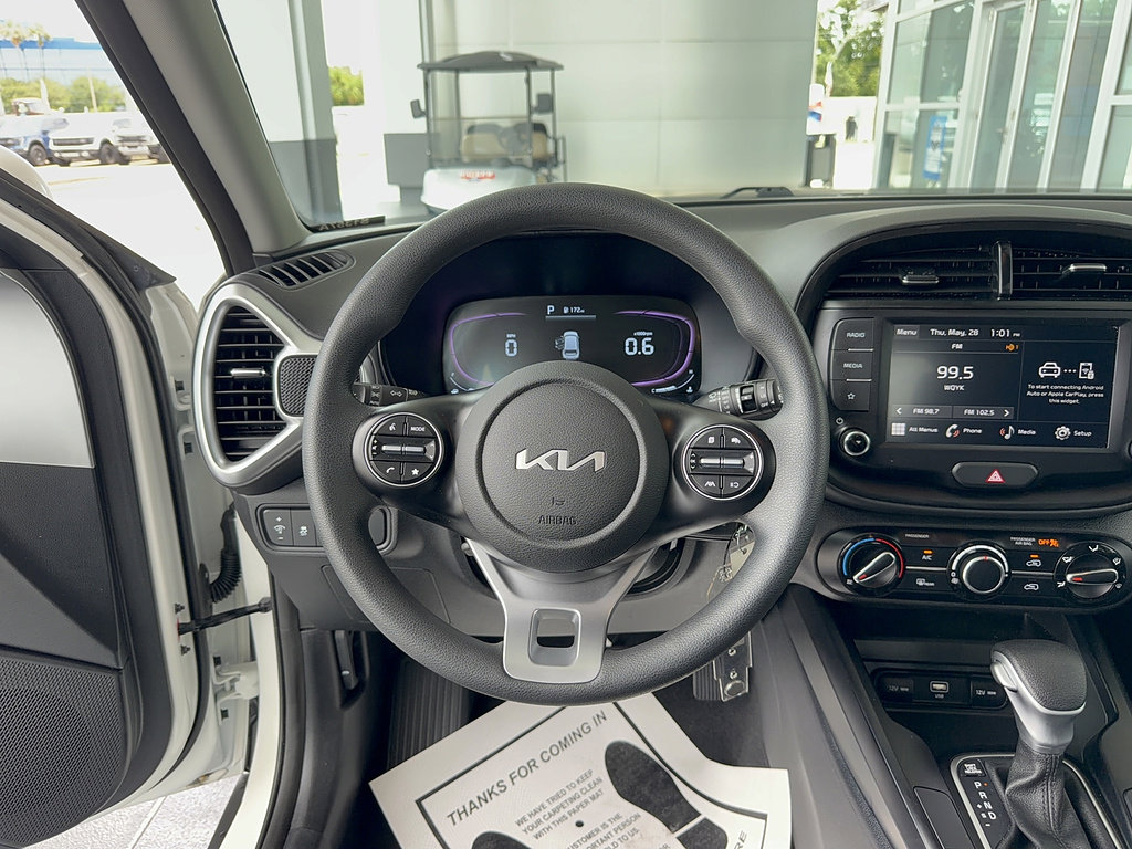 Used 2025 Kia Soul LX w/ LX Technology Package FWD image 30