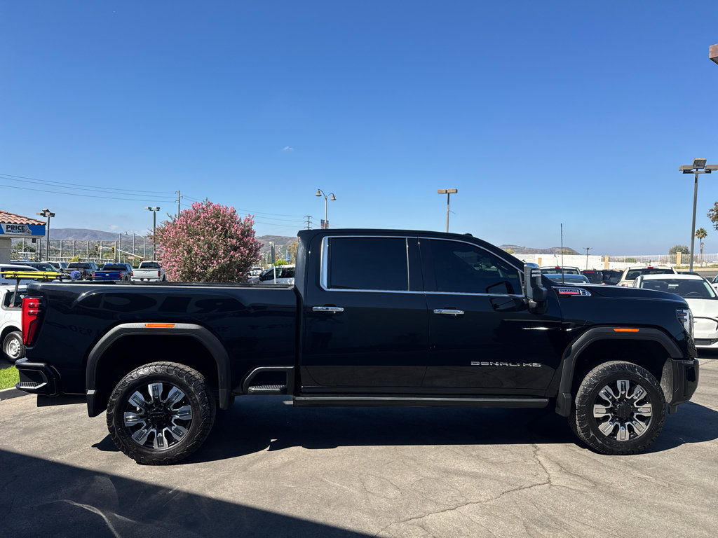 Used 2024 GMC Sierra 2500 Denali w/ Technology Package AWD/4WD image 4