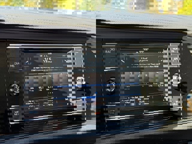 Used 2021 Volkswagen Jetta SE w/ SE Cold Weather Package image 24