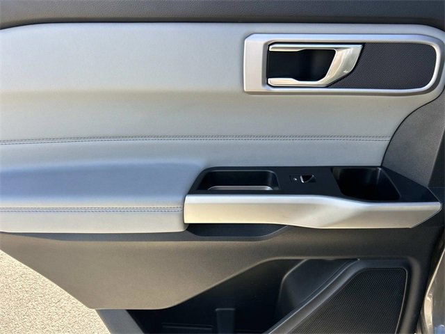 Certified 2022 Ford Explorer XLT w/ Equipment Group 202A image 17