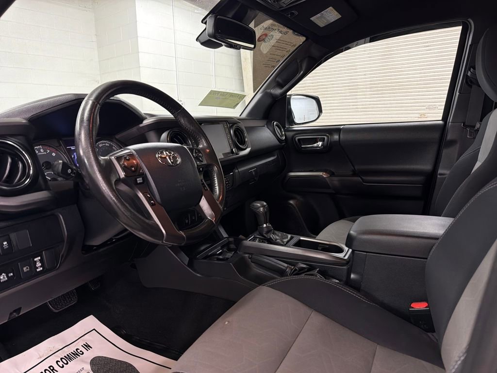 Used 2020 Toyota Tacoma TRD Off-Road w/ Technology Package AWD/4WD image 11