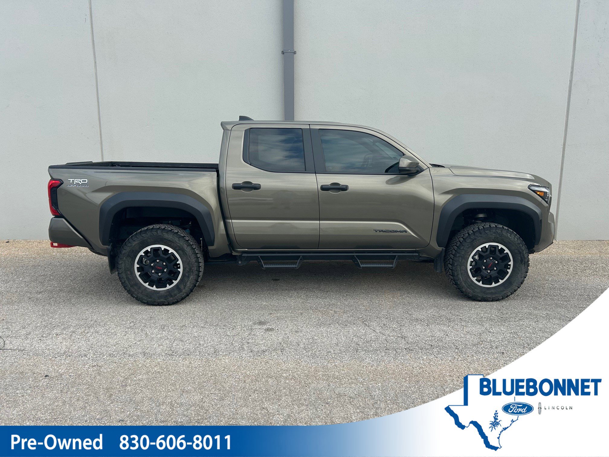 Used 2024 Toyota Tacoma TRD Off-Road AWD/4WD image 1