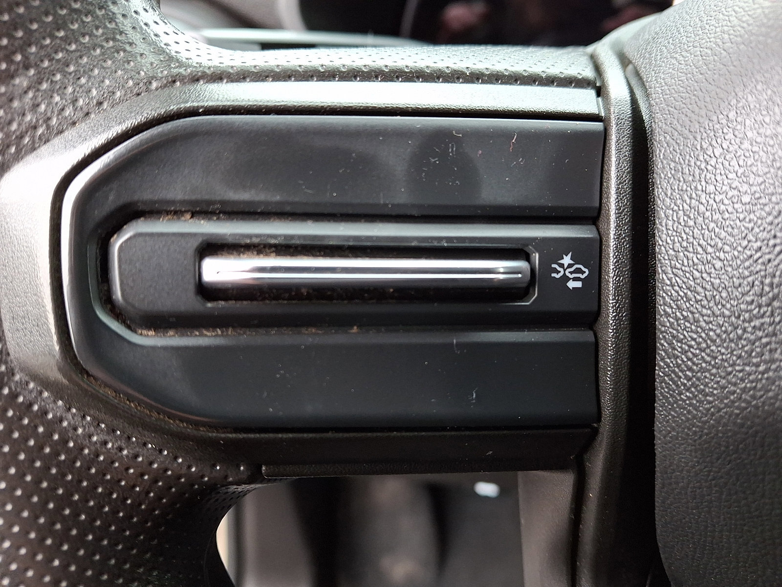 Used 2023 Chevrolet Colorado W/T image 21