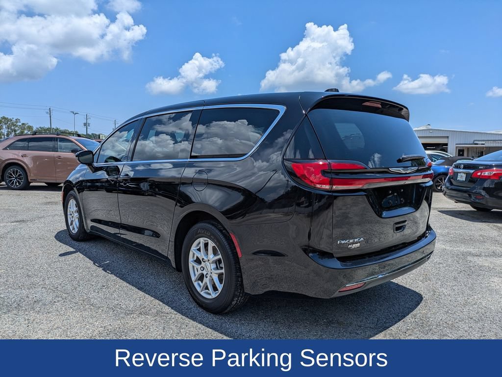 Used 2025 Chrysler Pacifica Select FWD image 6