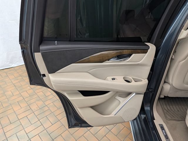 Used 2019 Cadillac Escalade Luxury AWD/4WD image 19