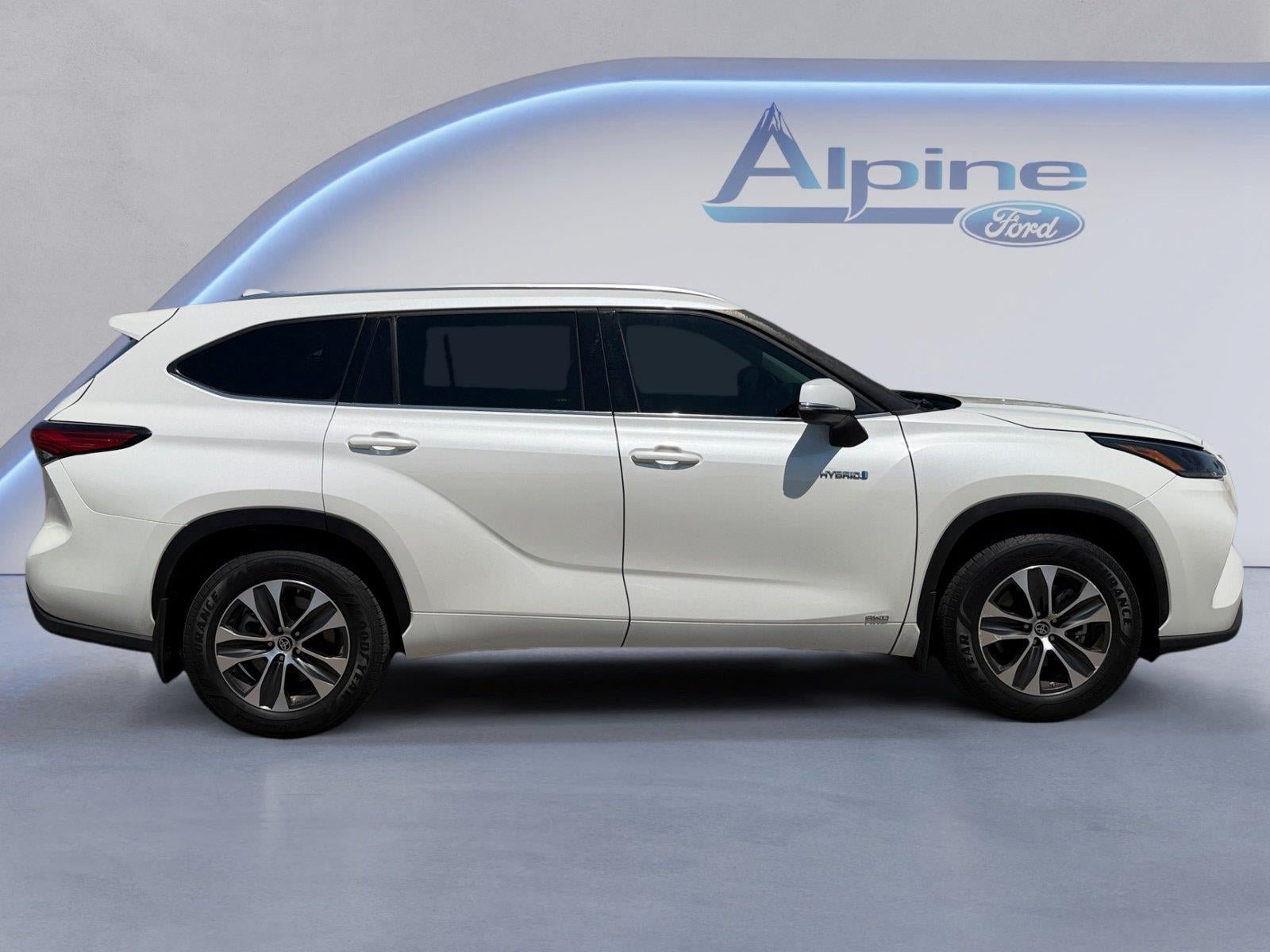 Used 2021 Toyota Highlander XLE AWD/4WD image 8