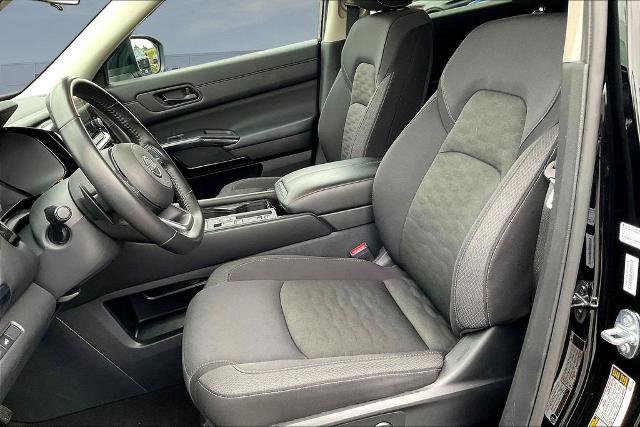 Used 2025 Nissan Pathfinder SV FWD image 21