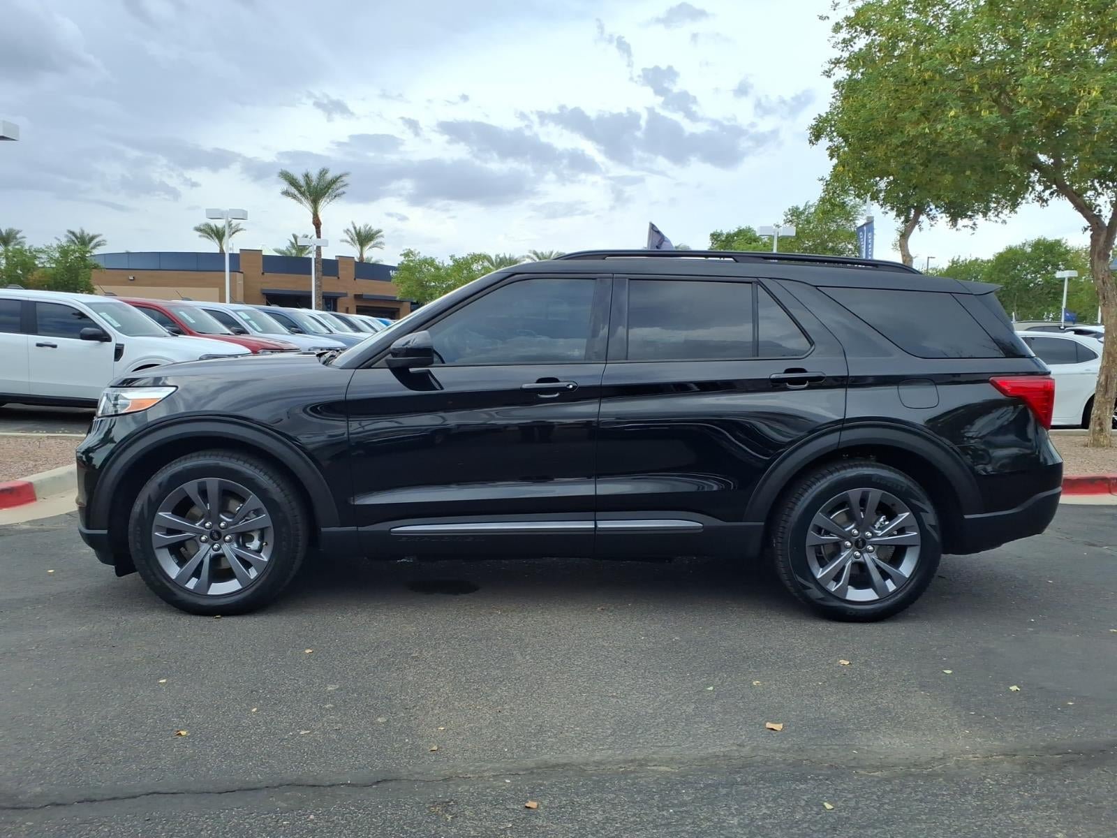 Certified 2023 Ford Explorer XLT w/ Equipment Group 202A RWD image 7