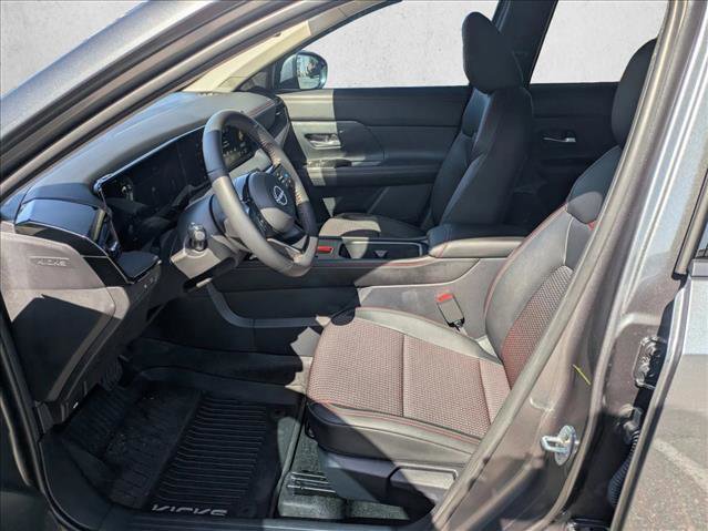 Used 2025 Nissan Kicks SR image 13