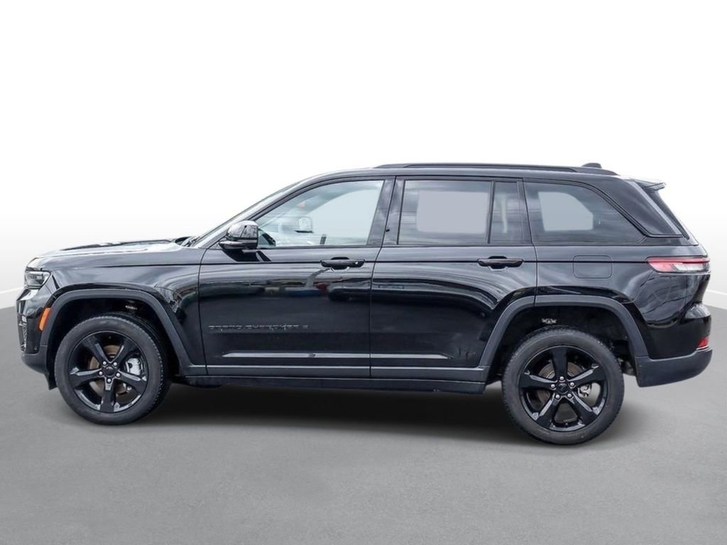 Used 2023 Jeep Grand Cherokee Limited w/ Luxury Tech Group II AWD/4WD image 5