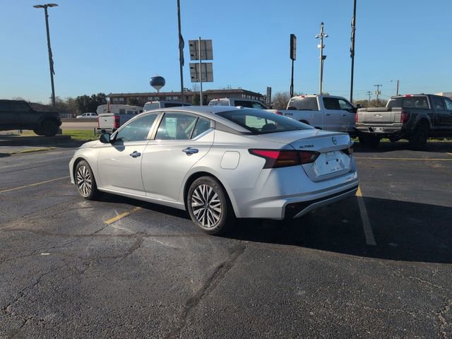 Used 2024 Nissan Altima 2.5 SV image 3
