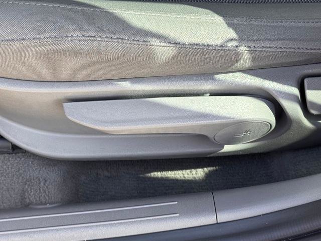 Used 2024 Hyundai Elantra SE FWD image 18