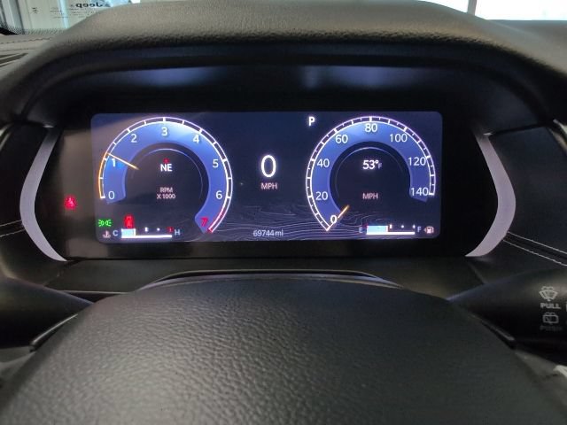 Used 2023 Jeep Grand Cherokee Laredo AWD/4WD image 18