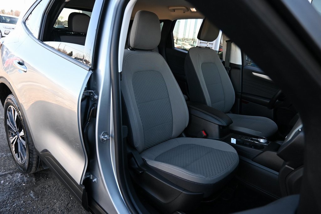 Certified 2022 Ford Escape SE w/ SE Sport Appearance Package image 23