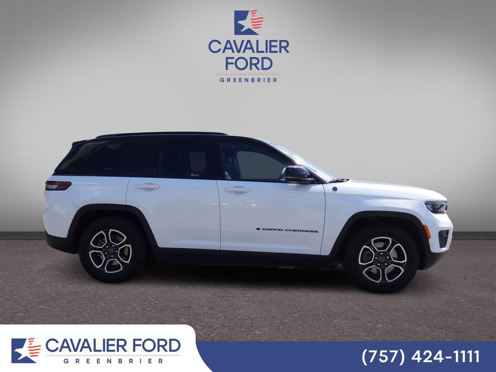 Used 2024 Jeep Grand Cherokee Trailhawk w/ Advanced Protech Group II AWD/4WD image 2